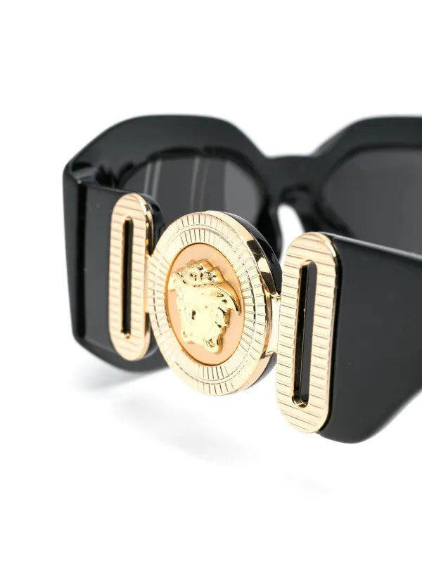 Versace Eyewear
Medusa Head-detail oversize-frame sunglasses