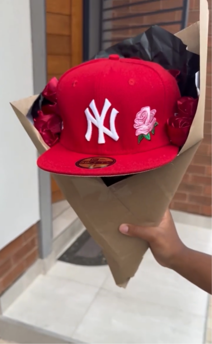 FITTED CAP + BOUQUET